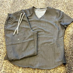 Fabletics Scrub Set - Medium - Heather Grey - NWOT